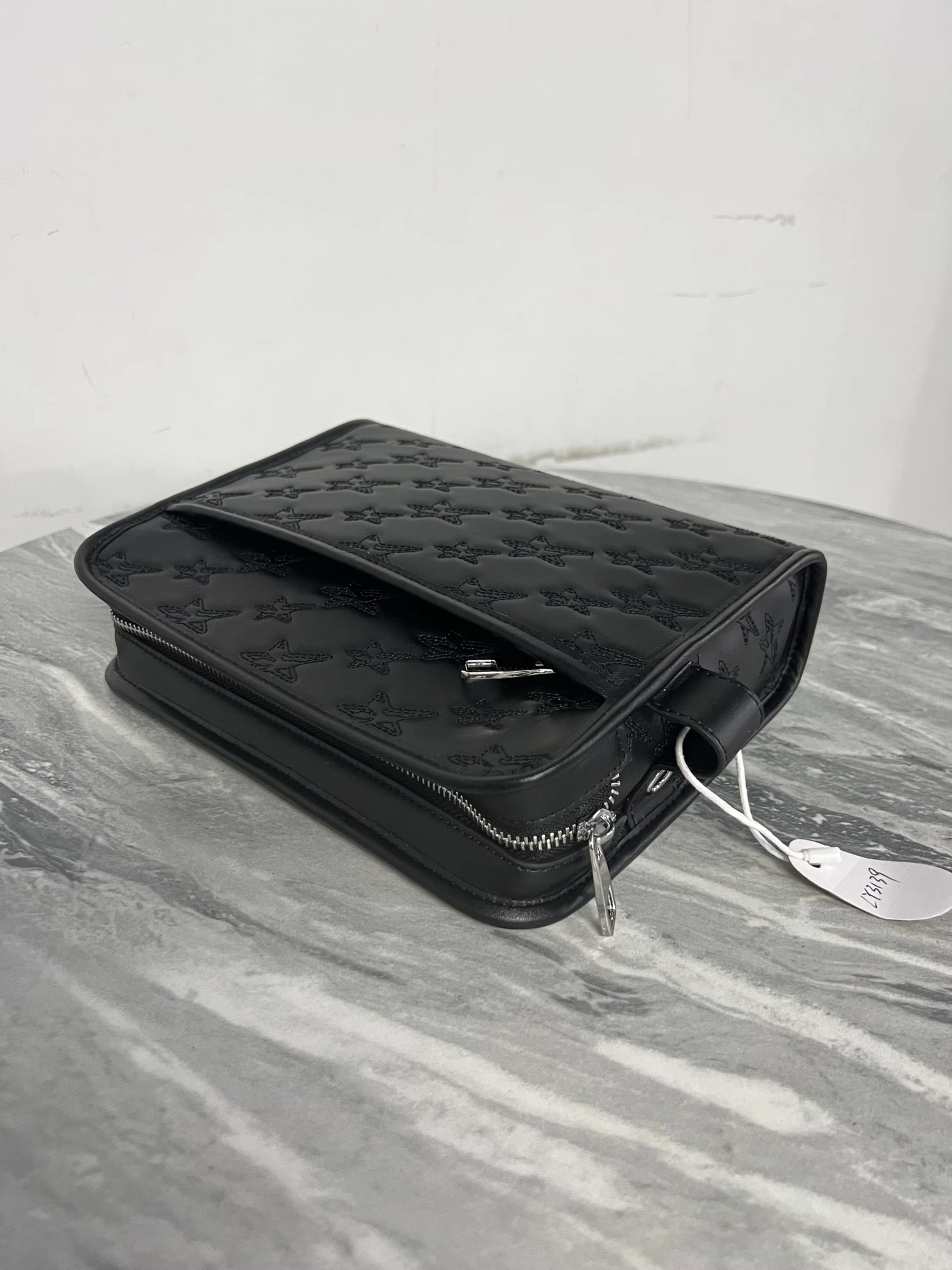 UNISEX STARK HAND POUCH