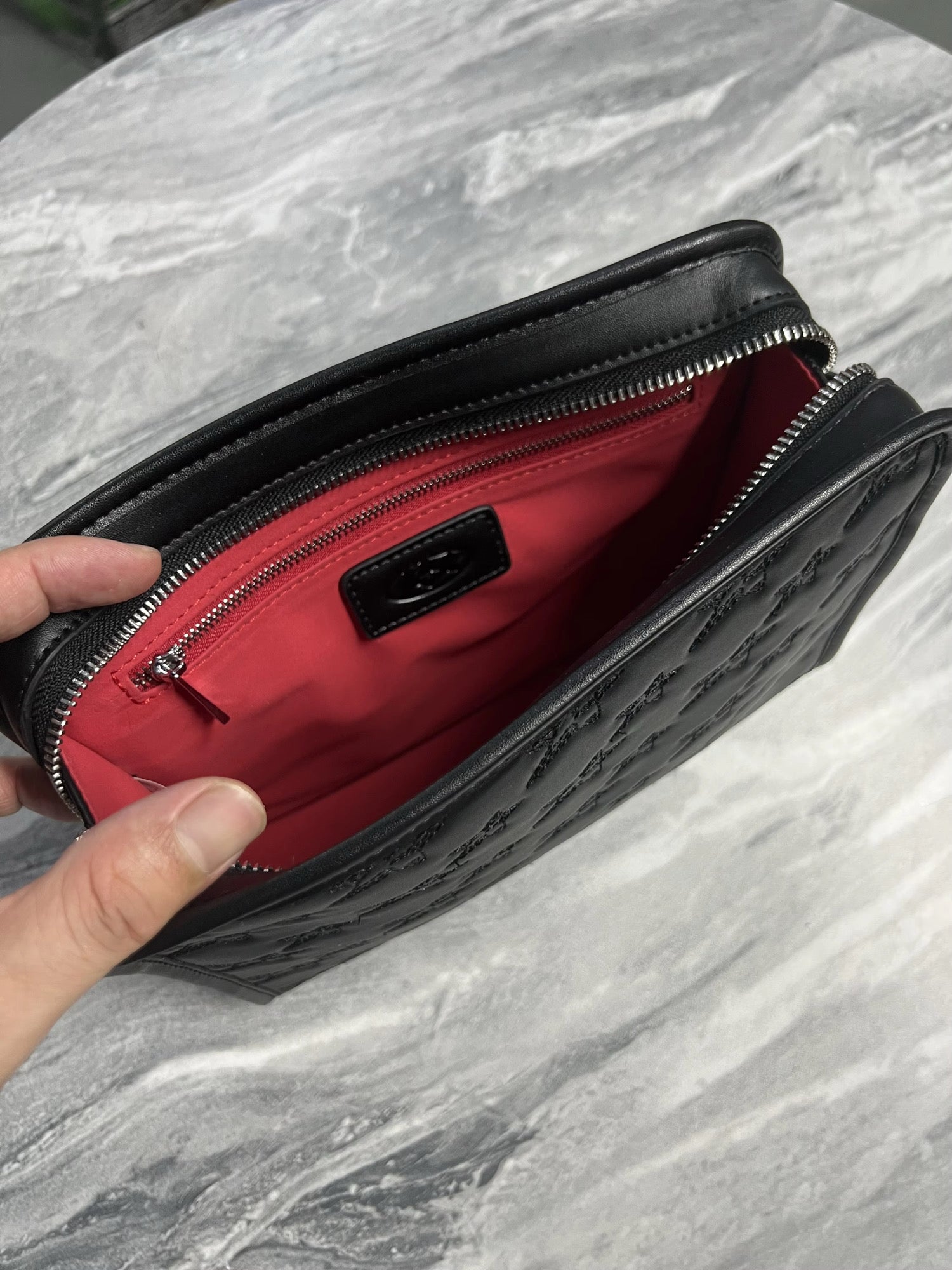 UNISEX STARK HAND POUCH